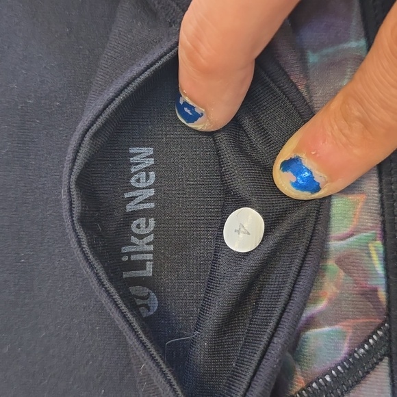 Lululemon Crop Size 4 - Picture 8 of 8